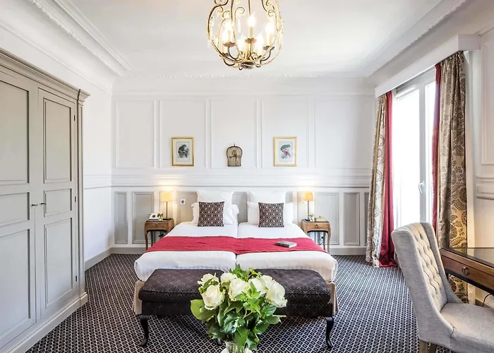 Отель Bradford Elysees - Astotel